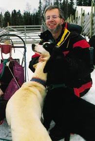 Lege og hundekj&oslash;rer Asbj&oslash;rn Erdal-Aase omgir seg til daglig med 50&ndash;60 hunder, en selvkomponert blanding av husky og&hellip;