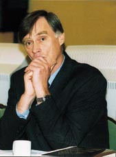 President Hans Petter Aarseth i Legeforeningen g&aring;r i tenkeboksen for &aring; finne l&oslash;sninger p&aring; fondskrisen