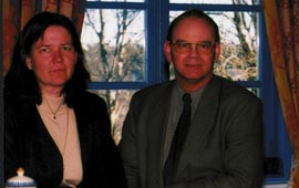 Sjefsykepleier Elisabeth Kaasa og sykehusdirekt&oslash;r Erik Omland innr&oslash;mmer at sykehuset ventet for lenge med &aring; trekke inn&hellip;