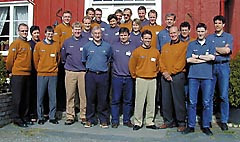 Forskergruppen ved &aring;pningsseminaret for Senter for idrettsskadeforskning i mai. Foto privat