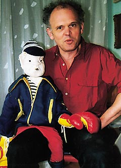 Leif er en t&oslash;ffing som t&aring;ler et tr&oslash;kk og som aldri henger med hodet, sier Jaap den Hertog om en av favorittdukkene sine.