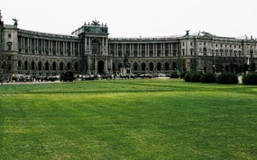 Figur 5    Konferanselokale og tidligere keisersete Hofburg, p&aring;begynt i det 13. &aring;rhundre