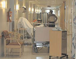 Hverdag i norske sykehus. Fra Sentralsykehuset i Akershus v&aring;ren 2000. Foto Mette Aas de Flon