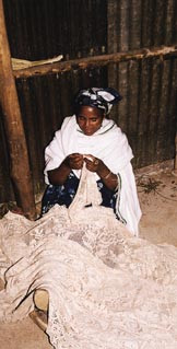 Hekling av duk i Birehan Taye. Alle foto privat