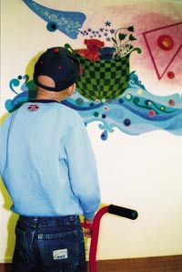 Willibald Storns fantasieggende figurer danser p&aring; veggene i Rikshospitalets barneklinikk. Foto I. M. H&oslash;ie