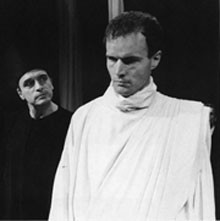 Kaifa og Pontius Pilatus, i en engelsk dramatisering av Mesteren og Margarita