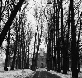 Figur 2   Botsfengselet i Oslo. Foto &Oslash;. Larsen 2001