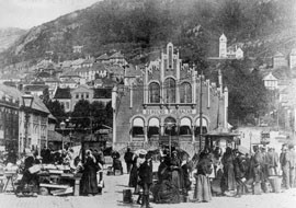 Bergens kj&oslash;dbazar. Fotograf ukjent. Universitetsbiblioteket i Bergen