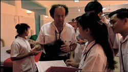 Dr. Beat Richner p&aring; stuegang. Alle foto privat