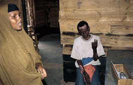 Siden 1997 har det v&aelig;rt ny tilstr&oslash;mming av flyktninger til leirene rundt Dadaab. Denne mannen hadde akkurat komme over&hellip;