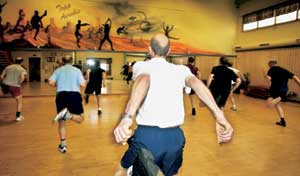 Tilsynelatende inntar menn og kvinner hverandres arena. Det gjelder i liten grad hvor hyppig menn opps&oslash;ker legekontoret&hellip;