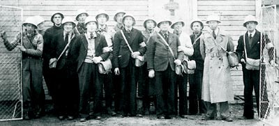 Figur 2 Sanitetskompani i Berlev&aring;g under den annen verdenskrig, ca. 1943. Johan Bremer nr. 2 fr&aring; h&oslash;gre. Foto O. Willumsen,&hellip;