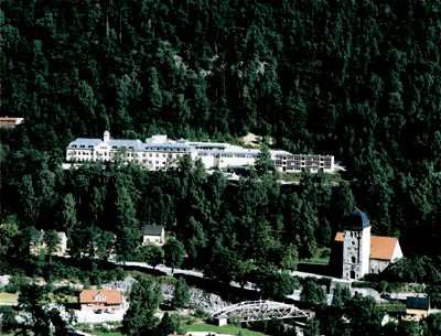 Fremtiden er usikker for en rekke avdelinger ved landets lokale helseforetak. Dette gjelder syke-husene i Rjukan (bildet),&hellip;