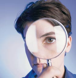 &Oslash;yeleger trenger &aring; &oslash;ve teknisk vanskelige prosedyrer, men bruk av det humane &oslash;yet stiller legen overfor etiske dilemmaer&hellip;