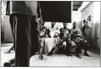 			Med d&oslash;den som nabo		