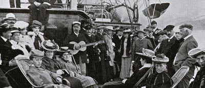 Figur 1  Norske leger og legefruer p&aring; D/S Hera p&aring; vei til Nordkapp i 1905 (1). Foto Paul Anton Bukier
