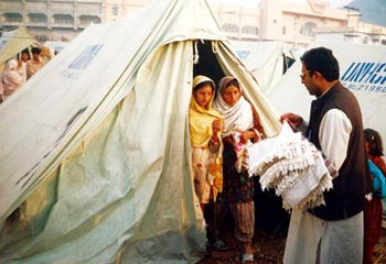 Disse to jentene har mistet begge foreldrene og to br&oslash;dre, og er livredde for hva som vil skje med dem i fremtiden. Her f&aring;r&hellip;