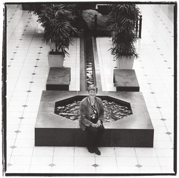 En lege og en fotograf reiser rundt i landet for &aring; portrettere leger.