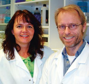Postdoktor Bodil Kavli og professor Geir Slupphaug har studert molekyl&aelig;re mekanismer ved antistoffmodning. Foto Ottar&hellip;