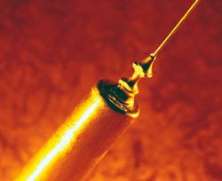 Ogs&aring; voksne b&oslash;r vaksineres mot kikhoste. Foto Corbis Images, Doctors and Medicine