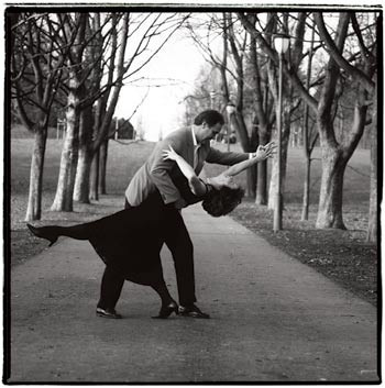 En lege og en fotograf reiser rundt i landet for &aring; portrettere leger.