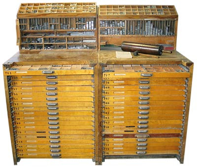 Settekasser brukt ved forrige &aring;rhundreskifte. Illustrasjonsfoto