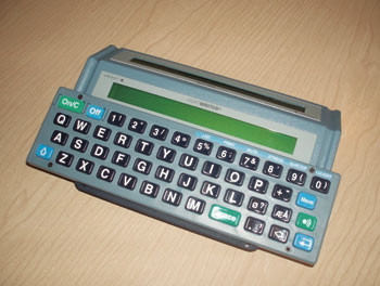 Figur 2 Lightwriter er en b&aelig;rbar skrivemaskin med skjerm og syntetisk tale som mange pasienter med amyotrofisk lateral&hellip;