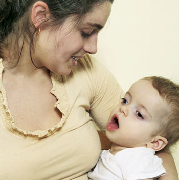 Sasha (kortform for Alexander) har time til fysioterapi p&aring; senteret (&oslash;verst). Sabina fyller to &aring;r i dag, og hele familien er&hellip;