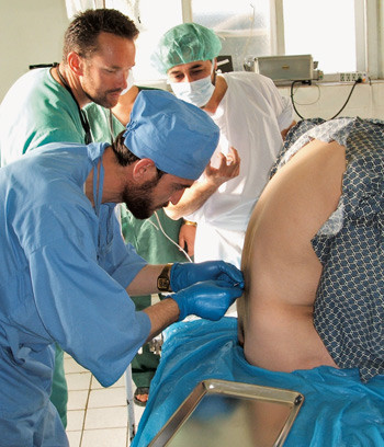 De lokale legene f&aring;r oppl&aelig;ring i spinalpunksjon