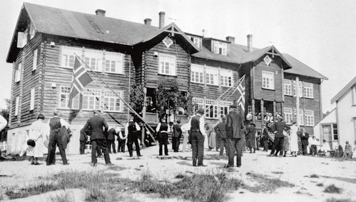 Figur 2  Feiring av 20-&aring;rsjubileum, Strand internat i Langfjorddalen. Skoleinternater som dette ble tillagt vekt i&hellip;