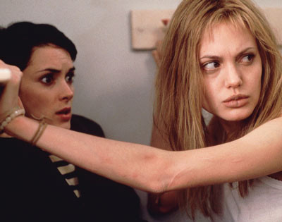 Winona Ryder og Angelina Jolie i Girl, interrupted. Foto Columbia Picture/Zuma Press/SCANPIX