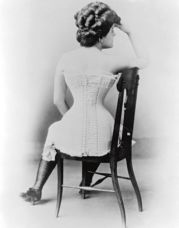 Korsettet har v&aelig;rt trukket frem som en innretning som i s&aelig;rlig grad kunne fremprovosere klorose. Illustrasjonsfoto &copy;&hellip;