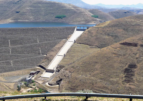 Mohale dam er 153 m h&oslash;y og ble ferdigstilt i 2002. Sammen med Katse dam er den en del av Lesotho Highland Water Project, som&hellip;