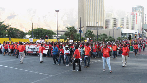 S&oslash;rafrikanske aktivister demonstrerer for &aring; sikre forsyningene av hivmedisin under slagordet &laquo;Treatment is prevention&raquo;&hellip;