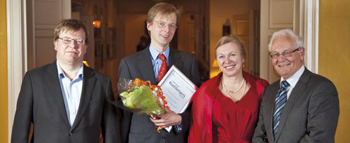 Fra venstre: Fagdirekt&oslash;r i Helse Vest, Baard-Christian Schem, prisvinner Christian von Plessen, seniorr&aring;dgiver i Helse Vest,&hellip;