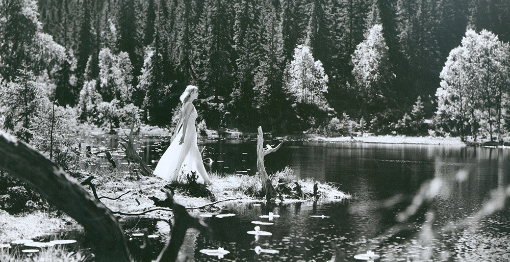 Fra filmen De d&oslash;des tjern, 1958. Foto Nasjonalbiblioteket. Gjengitt med tillatelse av Storyline