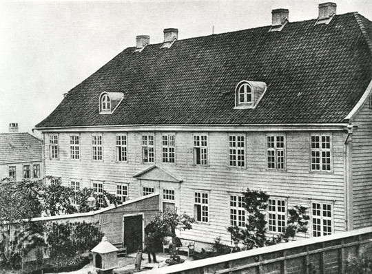 Mentalen i Bergen ble planlagt og bygd gjennom 1820- og 1830-&aring;rene med form&aring;let &aring; v&aelig;re en helbredende institusjon, i tr&aring;d&hellip;