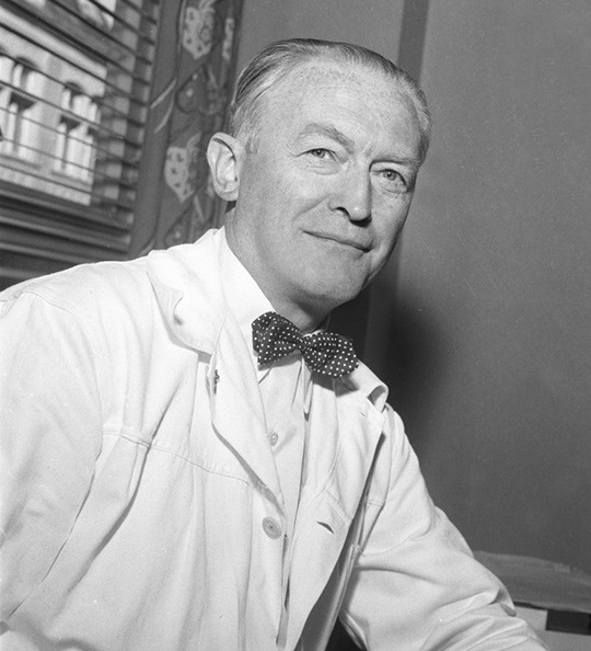 Figur 4  Finn B&oslash;e, nyutnevnt overlege ved den nye gynekologiske avdelingen ved Aker sykehus, fotografert 29. september 1955&hellip;