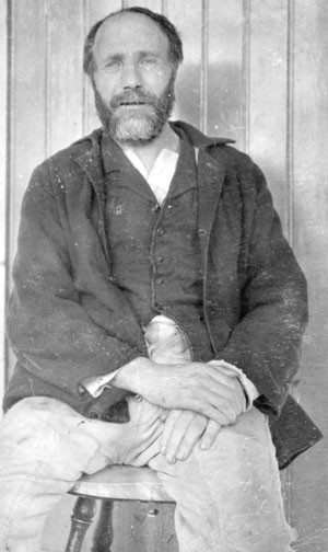 F&oslash;rste pasient &ndash; &laquo;sjukling&raquo; &ndash; ble innlagt p&aring; Kleppur i mai 1907 (4). Alle foto er gjengitt med tillatelse fra forlaget