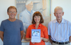 Redakt&oslash;rgruppen er fra venstre Tor-Arne Hagve, Helle Borgstr&oslash;m Hager og Ludvig N.W. Daae. I bakgrunnen ses portrett av&hellip;