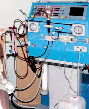 I 1999 tok Rafdal i bruk dialysemaskinen Gambro AK200, som i 2008 ble oppgradert til Gambro AK200S. Foto: Werner Gro&szlig; /&hellip;