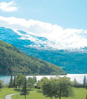 De til sammen 123 landsstyredelegatene kunne nyte utsikten i vakre omgivelser p&aring; Hotel Alexandra, Indre Nordfjord, i uken&hellip;