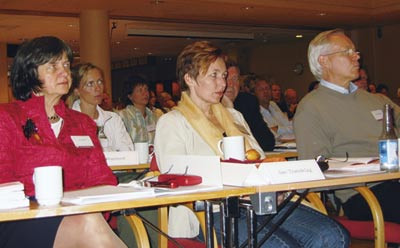 Debatten engasjerte Anna Midelfart, Gerd Tran&oslash; og Stein Olav Samstad fra S&oslash;r-Tr&oslash;ndelag legeforening. Foto Lise B. Johannessen