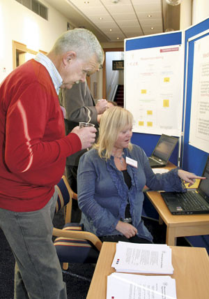 Jan Terje R&oslash;ttingen, Norsk plastikkirurgisk forening f&aring;r informasjon av Hege Knudsen fra IT-avdelingen i sekretariatet. Foto&hellip;