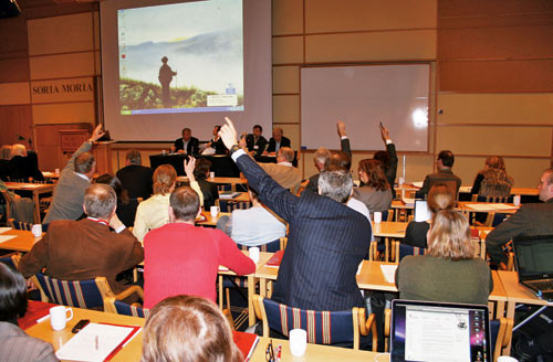 Det var mange som &oslash;nsket &aring; tegne seg til innlegg i debatten med helseministeren. Foto Knut E. Braaten