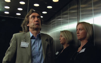 Stillbilde fra Bak stengte d&oslash;rer. Alle foto Kuzinski/Lee/Knutsen &ndash; Interfilm