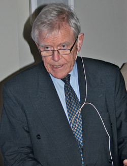 &ndash; Det er en tendens i dagens samfunn til &aring; utvide legerollen og helsevesenets forpliktelser, mener Inge L&oslash;nning. Foto Ellen&hellip;