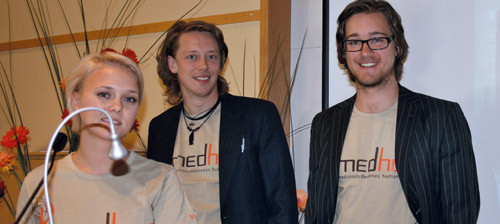 Representantene for MedHum oppfordret alle til &aring; gi s&aring; det monnet. Foto Lisbet T. Kongsvik