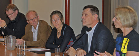 I panelet. Fra v. Jan Norum, Odd Eidner, Pernille Brusgaard, Sven Haakon Urving og Anette Fosse. Foto Tove Myrbakk