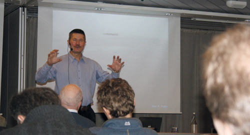 Rolf Utg&aring;rd holdt et inspirerende foredrag om tillitsvalgtfunksjonen. Foto Lise B. Johannessen